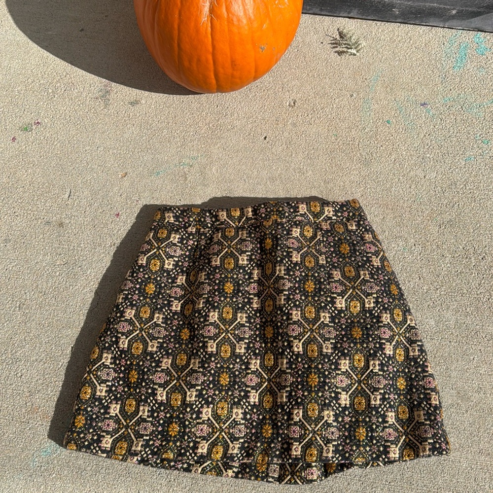 Size small mini skirt, zipper in the back